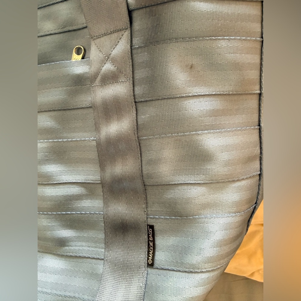 Maggie bag seatbelt tote bag XL
Blue/gray
Excellent condition - Picture 6 of 9